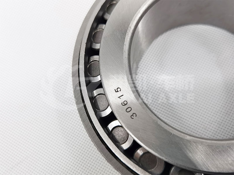 Rear Wheel Tapered Roller Bearing for FAW Jiefang Dongfeng Truck Spare Parts 30615 7815E