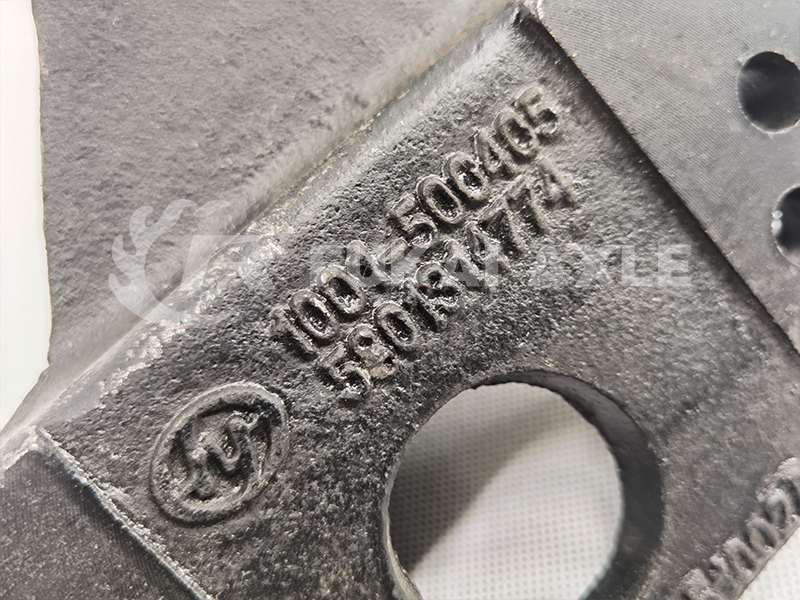 Saic Hongyan Engine Mount Truck Spare Parts 1001-500404 5801314773 1001-500405 5801314774