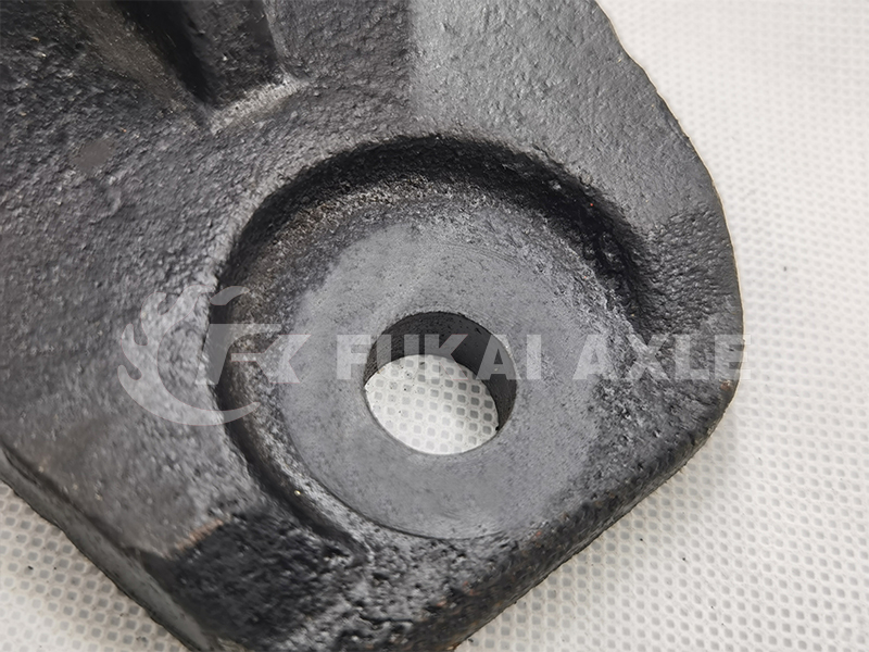 Engine Rear Mounting Support Bracket for Foton AumanTruck Spare Parts 1325110102002/1325110102003
