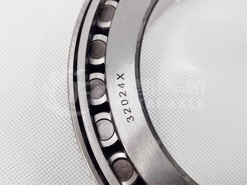 Tapered Roller Bearing for Sinotruk Truck Spare Parts 32024X 06.32498.0063