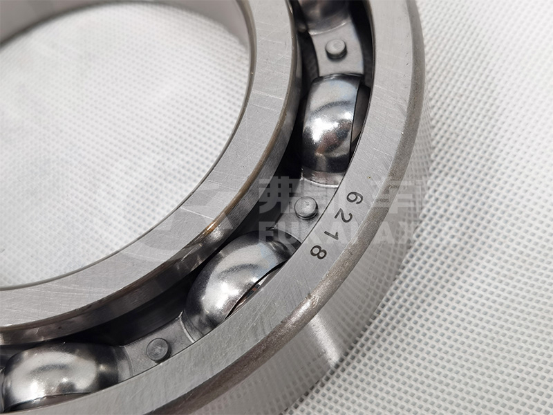 Gearbox Output Shaft Bearing 6218 for Sinotruk HOWO Truck Spare Parts AZ9003326218