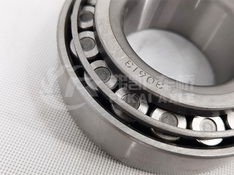 Front Wheel Hub Bearing for Sinotruk HOWO Truck Spare Parts 30613 30613B 7713 