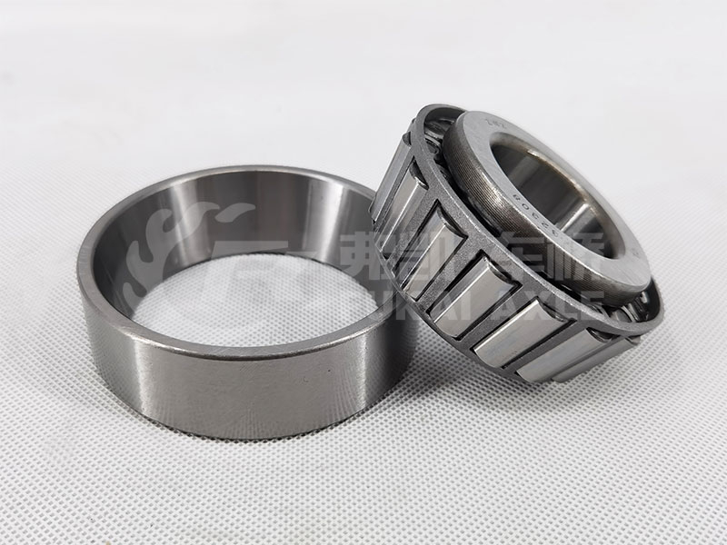 Taper Roller Bearing Wheel Hub Bearing for Sinotruk HOWO Light Truck Spare Parts 7608E 32308 