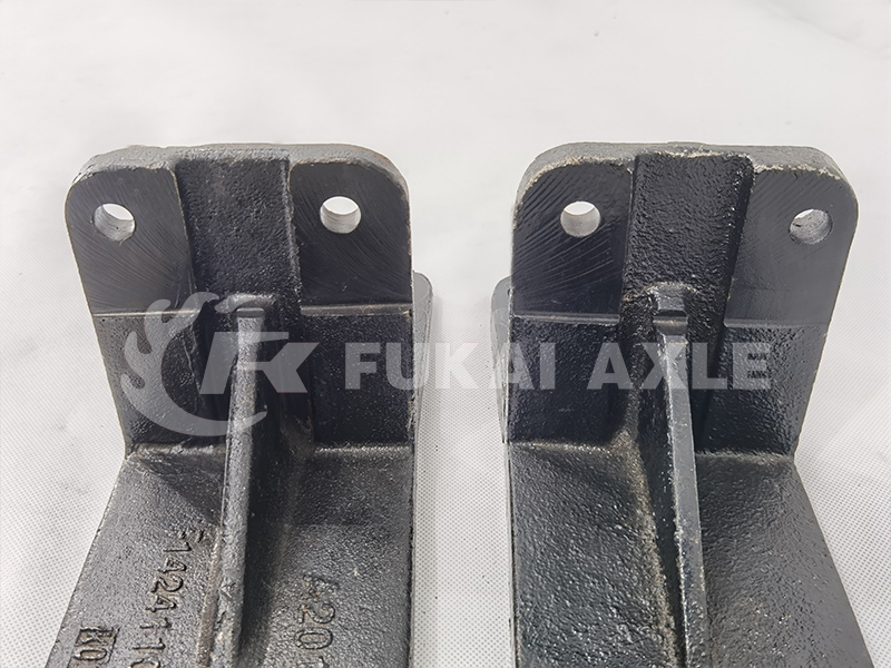 Engine Bracket for Foton Auman Truck Spare Parts 1424110101004/1424110101005