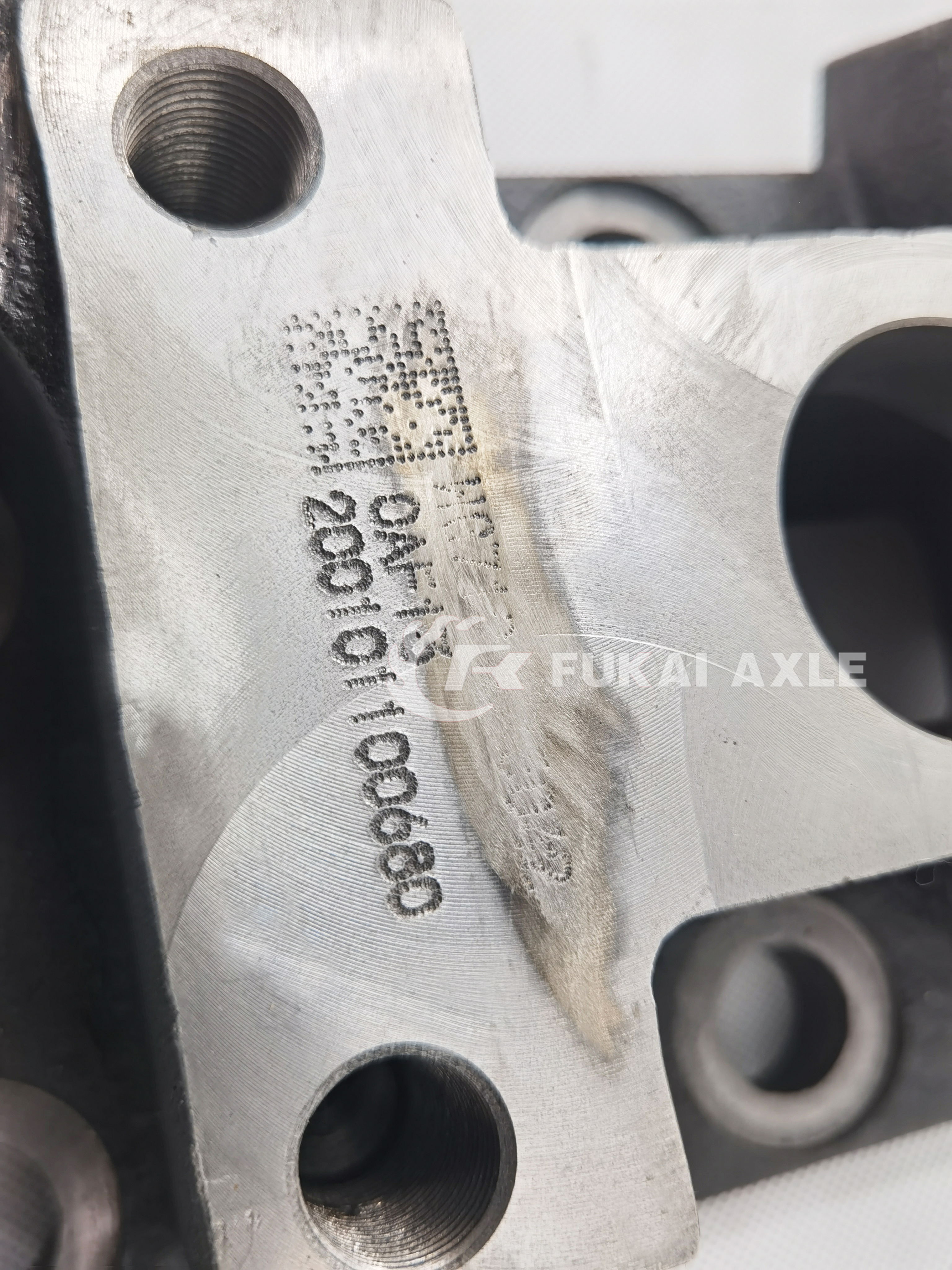 Middle Bridge Compartment Bracket For Sinotruk Howo Truck Spare Parts MCP16