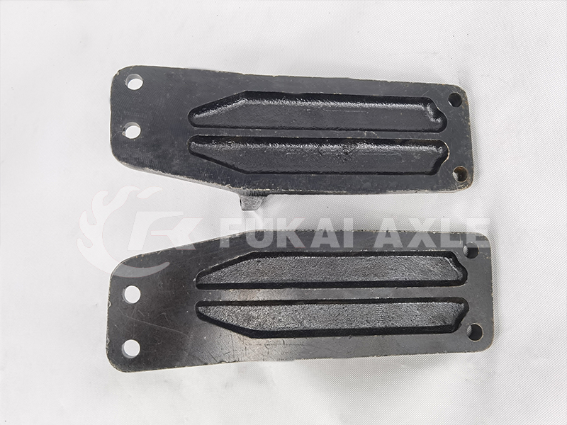 Engine Bracket for Foton Auman Truck Spare Parts 1424110101004/1424110101005