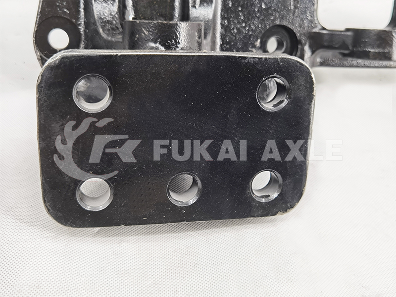 Front Spring Middle Bracket for Shacman Delong Spare Parts Dz95319690766/Dz95319690765/Dz95319690764