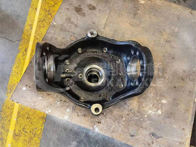 Steering Knuckle for Qingte Axle Foton Truck Spare Parts QT205Q0-2304010 QT205Q0-2304011 