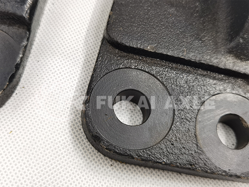 Engine Bracket for Foton Auman Truck Spare Parts 1424110101004/1424110101005