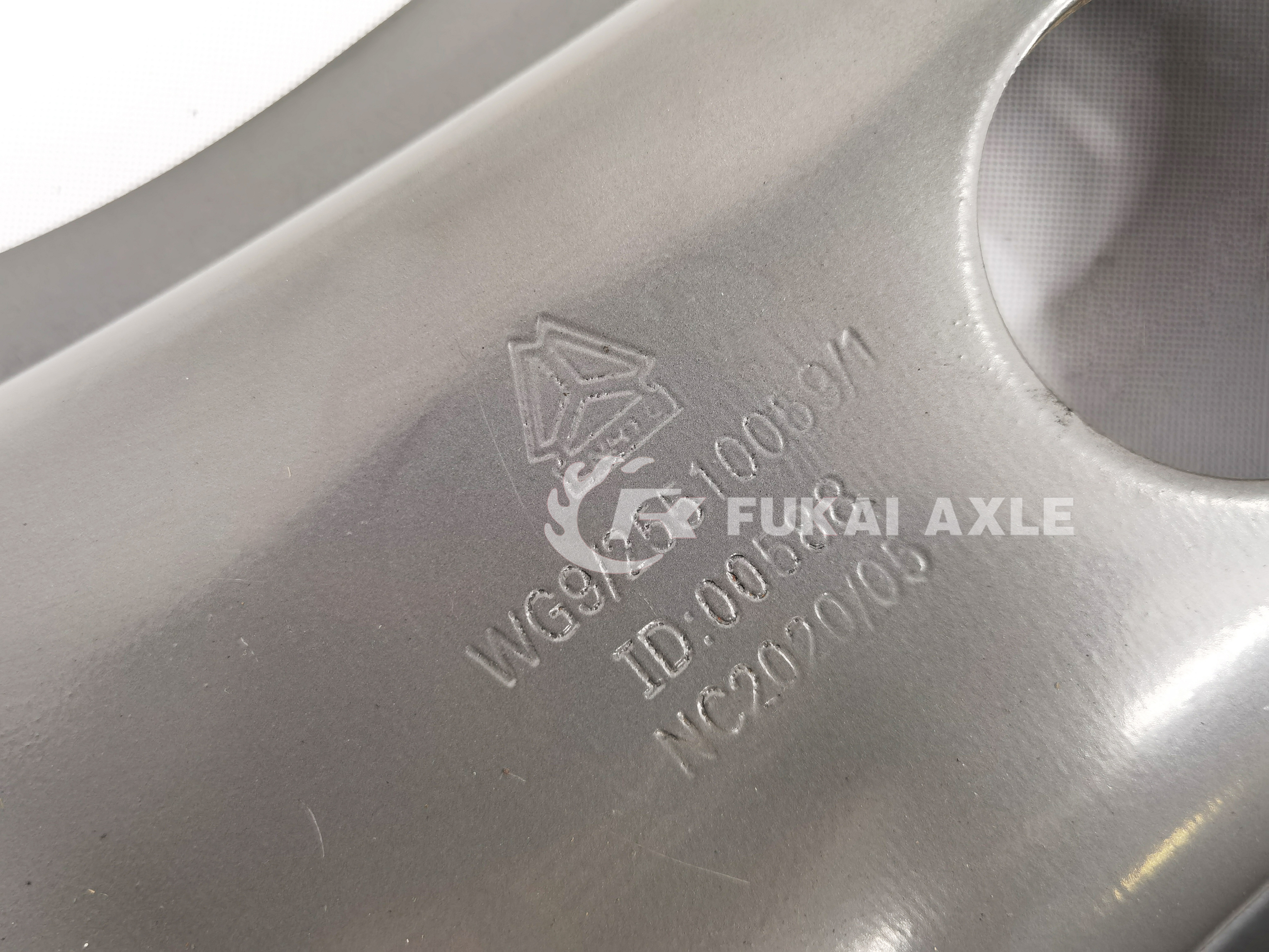 Sinotruk HOWO 08 Truck Chassis Parts Cross Strengthen Beam Wg9725510059