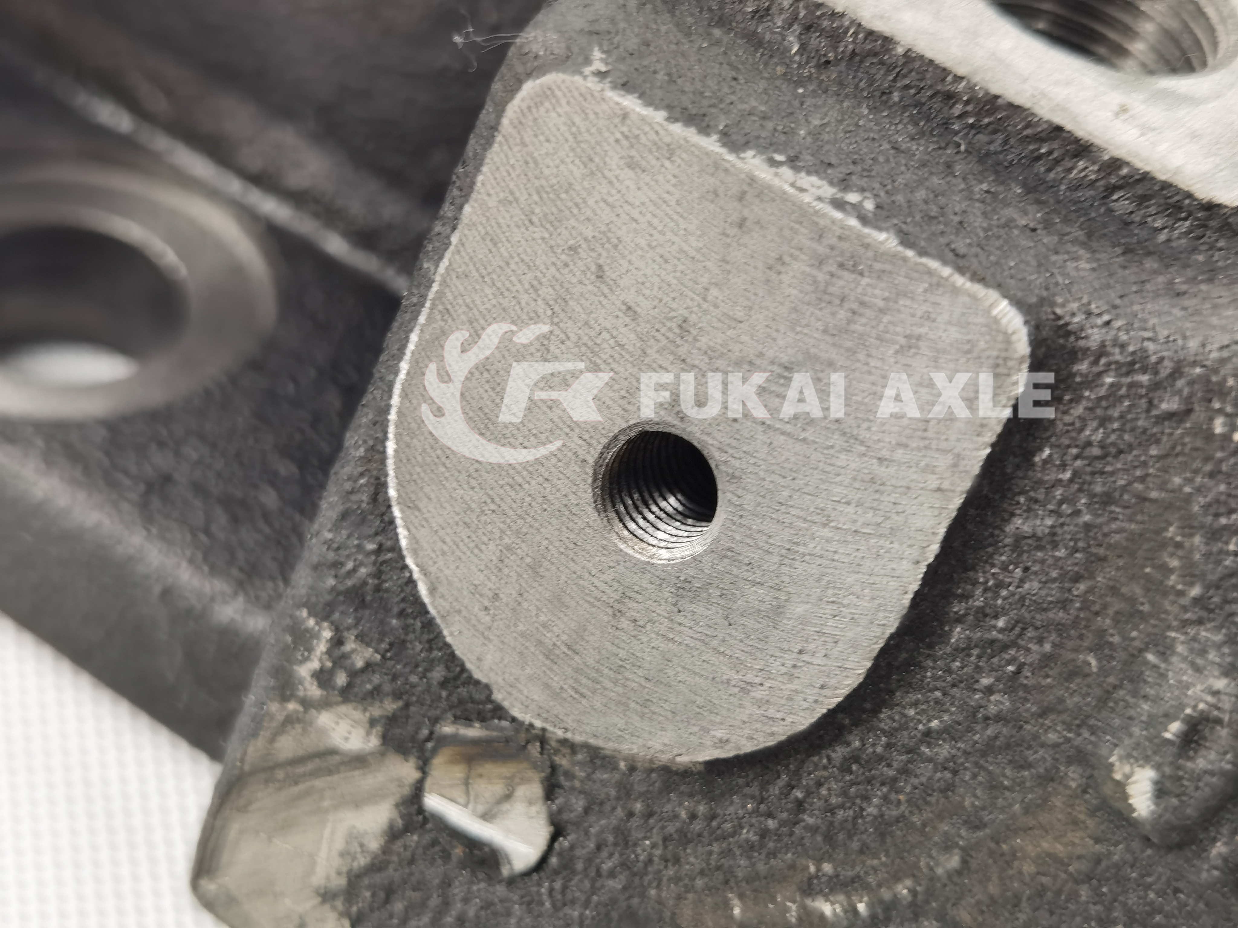 Middle Bridge Compartment Bracket For Sinotruk Howo Truck Spare Parts MCP16