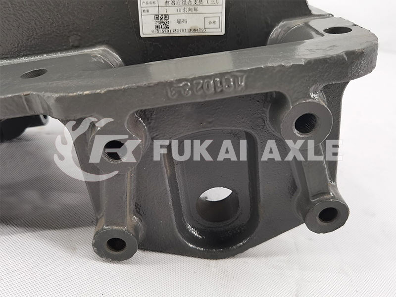 Front Spring And Rear Right Combination Bracket For Sinotruk Howo Truck Spare Parts WG9731520045