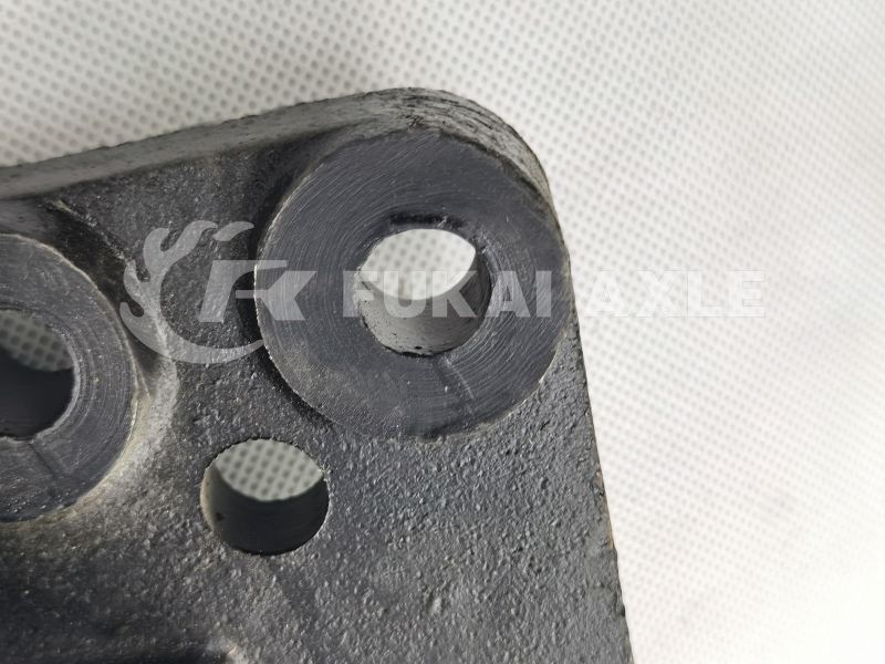 Saic Hongyan Engine Mount Truck Spare Parts 1001-500404 5801314773 1001-500405 5801314774