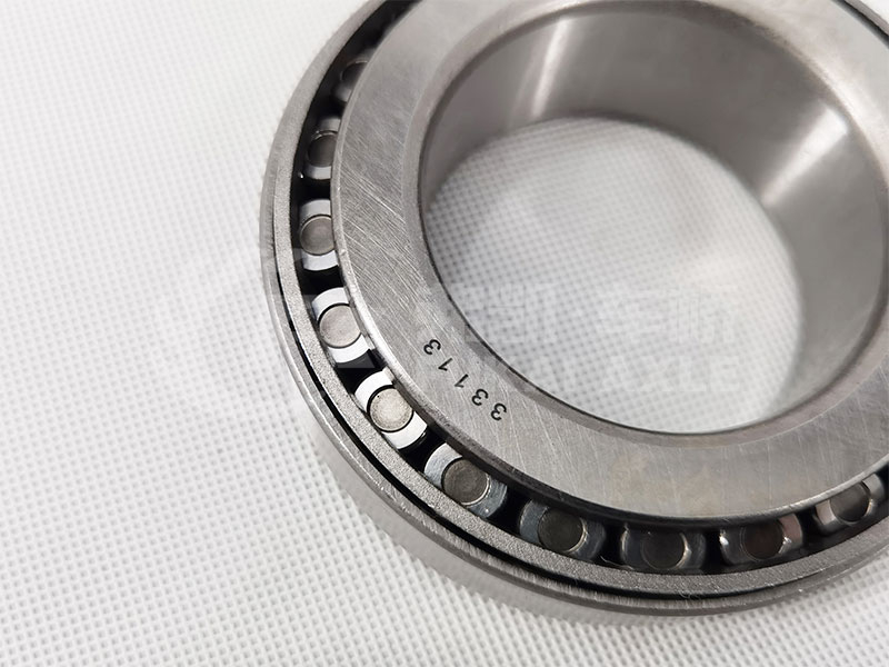 Tapered Roller Bearing for Sinotruk HOWO Truck Spare Parts Rear Wheel Bearing 33113 7813e 