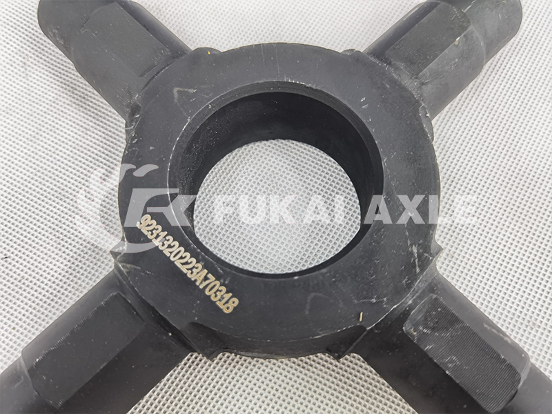 Inter-Axis Cross Shaft for Sinotruk HOWO 08 Truck Parts AZ9231320223
