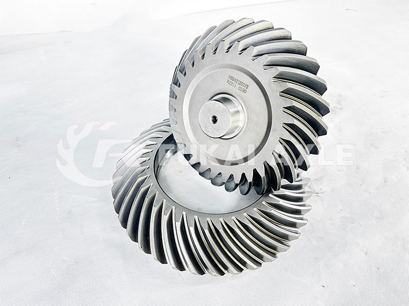Middle Axle 28/37 Crown Wheel pinion For Iveco Trcuk spare parts 42129183/5801765235/42127679