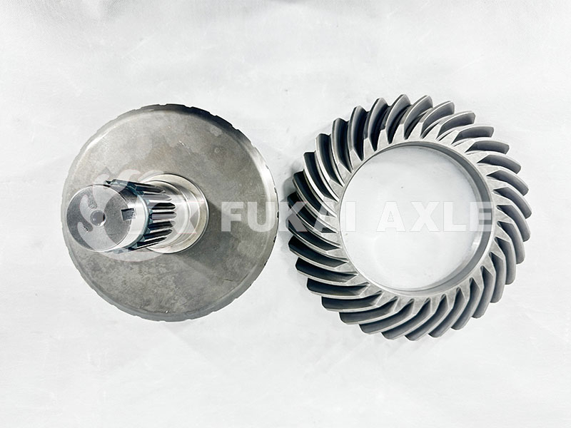 Rear Axle 27/32 Crown Wheel pinion For Iveco Trcuk spare parts 42129193/42104443