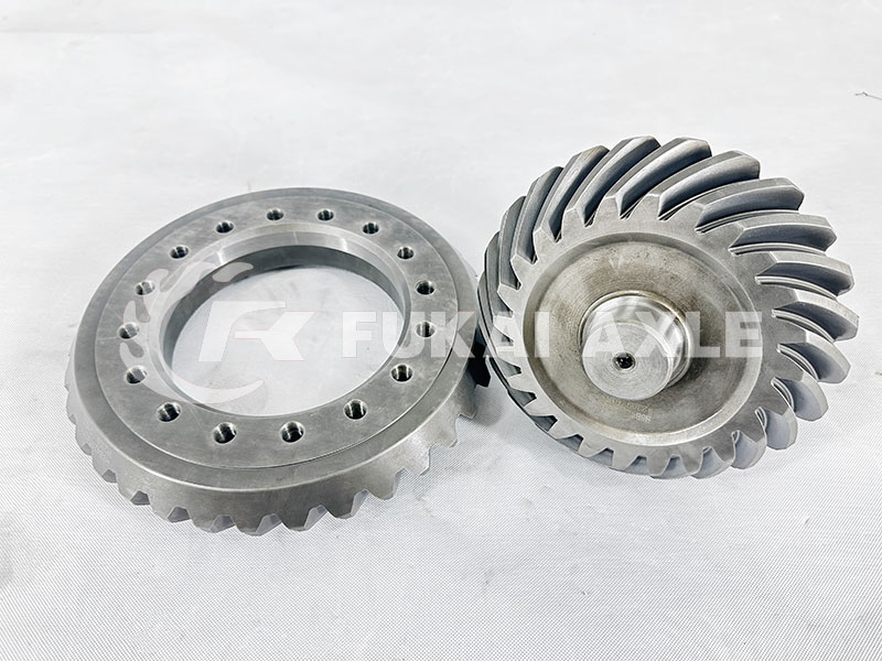Middle Axle 24/35 Crown Wheel pinion For Iveco Trcuk spare parts 5801765238/42129185