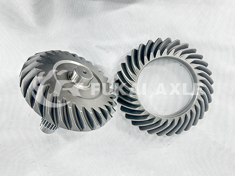 Rear Axle 27/32 Crown Wheel pinion For Iveco Trcuk spare parts 42129193/42104443