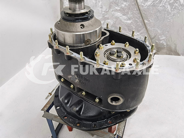 HOWO HC16 Medium Axle Final Drive Assembly For Sinotruk Steyr Truck Parts